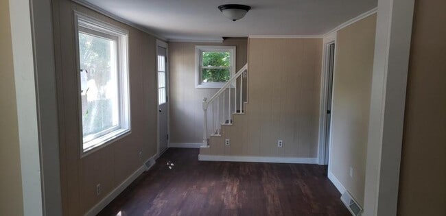 Building Photo - 825 E Elmwood