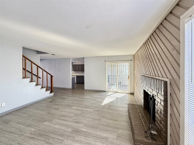 Building Photo - 10721 Sandpiper Dr