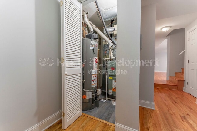 Building Photo - 816 W Sunnyside Ave