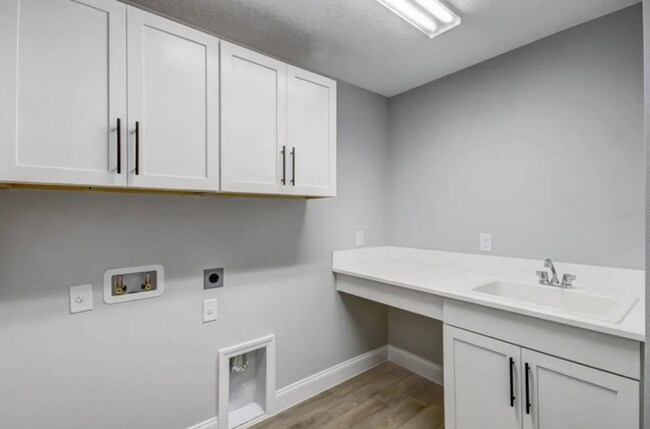 Building Photo - 1745 Hourglass Dr