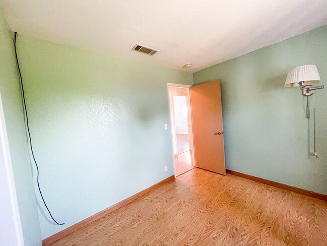 Building Photo - This gorgeous Pine Hills home has a large interior, 2-car garage, and fully-fenced yard!