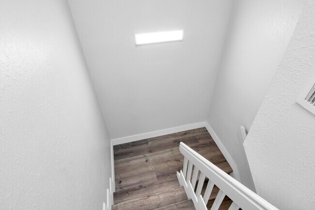 Building Photo - 8050 Severn Dr
