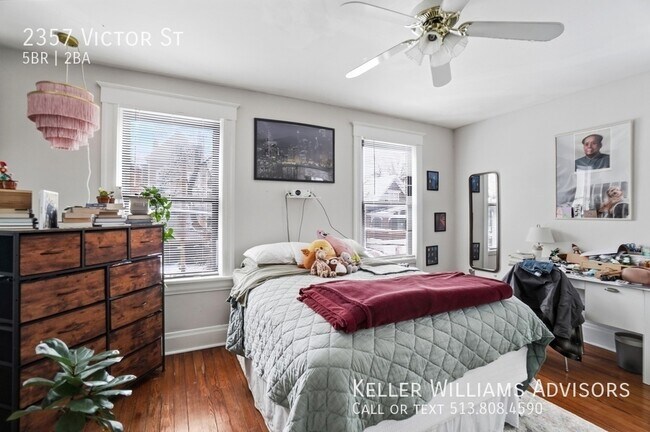 Building Photo - 2357 Victor St