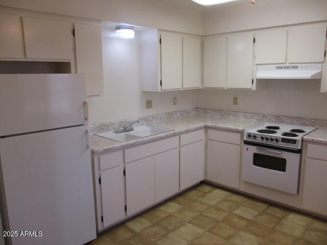 Building Photo - 514 W La Jolla Dr