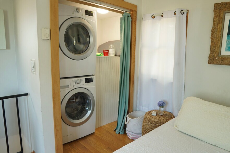 Washer / Dryer in Bedroom - 1 White Way