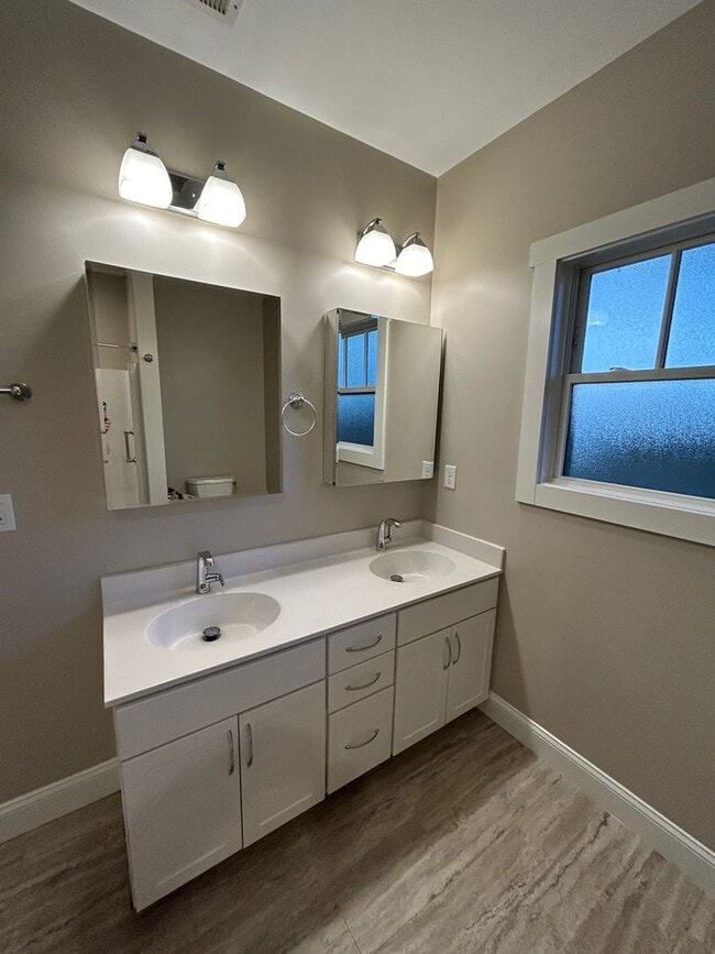 Building Photo - Downtown - Contemporary Apartment minutes ...