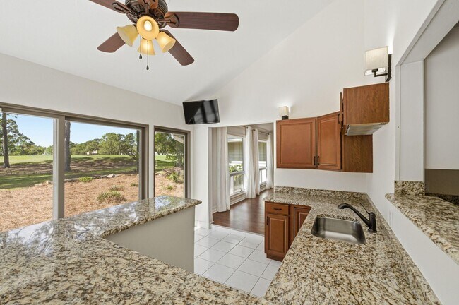 Building Photo - 47 Country Club Dr E