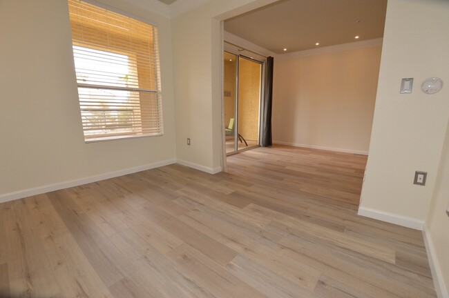 Building Photo - Meridian Luxury Top Floor Unfurnished Stud...