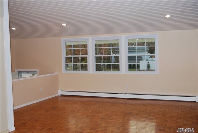 Building Photo - 8 Horseshoe Ln