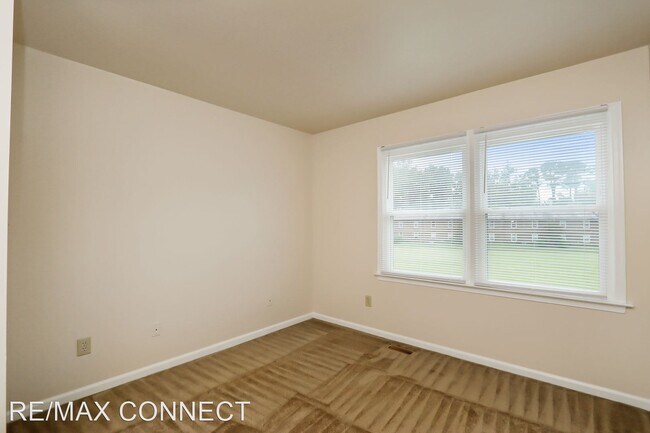 Building Photo - 3 br, 2.5 bath House - 76 Charles Parish