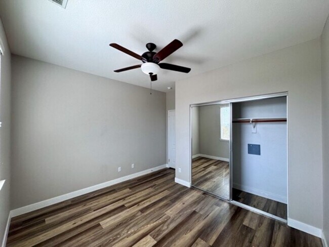 Building Photo - Oversized 5 bedroom Copper Canyon Murrieta...