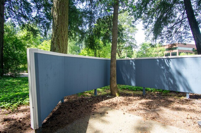 Building Photo - Get $250 OFF! Fantastic Lake Oswego 1Bdr w/Fireplace, Dishwasher, W/D & Patio!