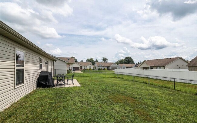 Building Photo - 3BR/2BA Home with Two Car Garage, Fenced B...