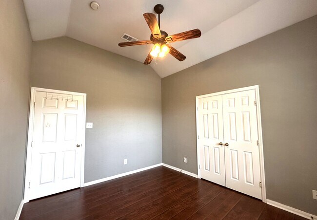 Building Photo - 8739 Saratoga Dr