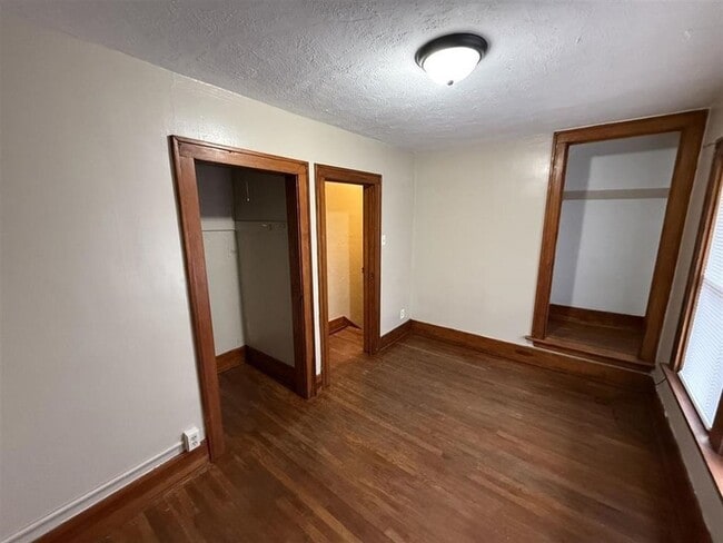 Building Photo - 10 Howard Pl