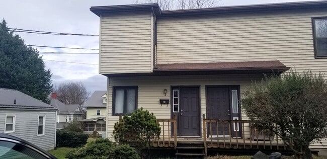 Building Photo - 1010 Buffalo St