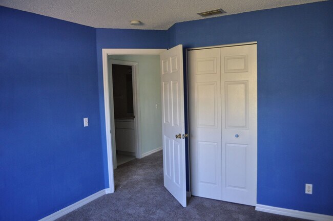 Building Photo - Pine Lakes 3bdrm home on a cul-de-sac!