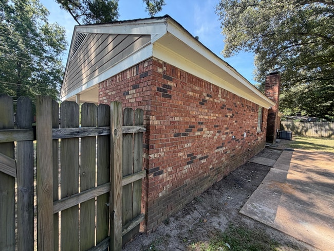 Building Photo - Charming 3BR/1.5BA Bartlett Area Home | Brick Fireplace, Tile Kitchen & Fenced Yard