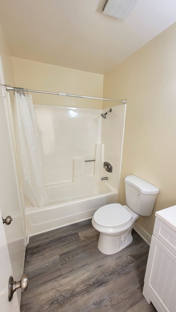 Building Photo - 2 Bed 1.5 Bath Gated Two Story Apartment I...