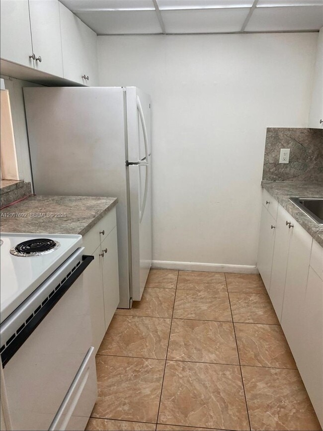 Building Photo - 14201 N Kendall Dr