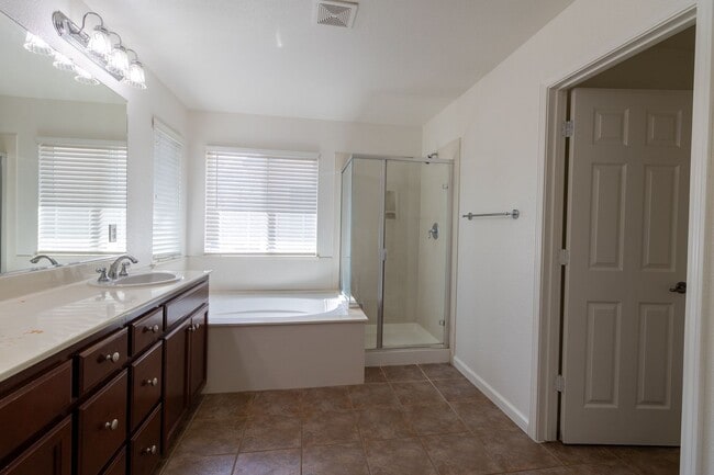 Building Photo - Move in Special $100 off first month rent!...