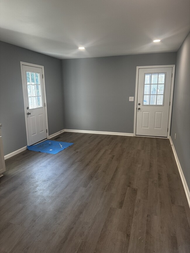 Building Photo - 333 S Eastway Dr