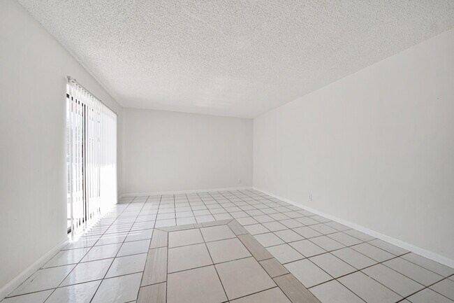 Building Photo - 2173 White Pine Cir