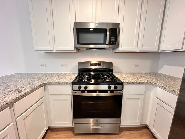 Building Photo - New 3 bedroom 2 1/2 bath home - Move in Deposit-Free! (If Qualified)