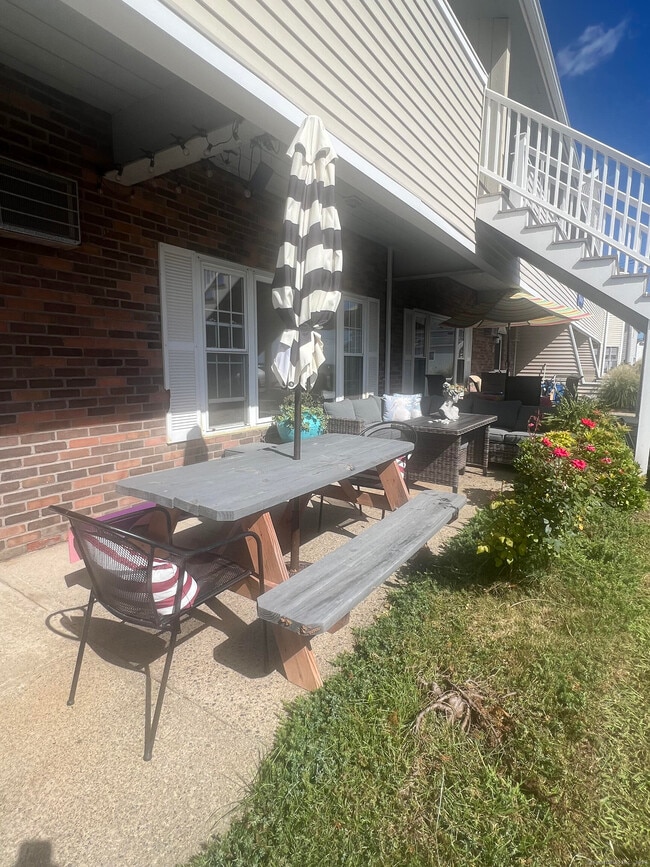 Building Photo - 157 1/2 Kings Hwy