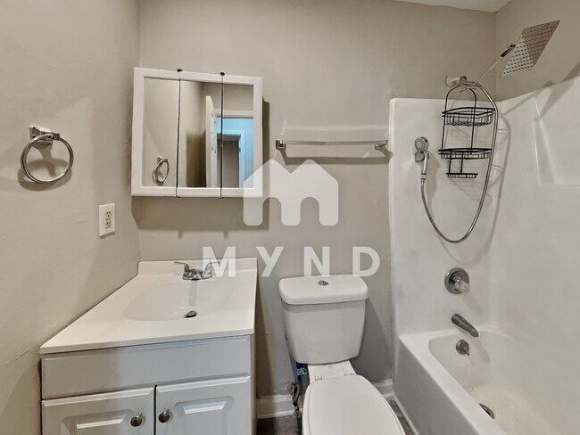 Building Photo - 1600 Poole Rd Unit F