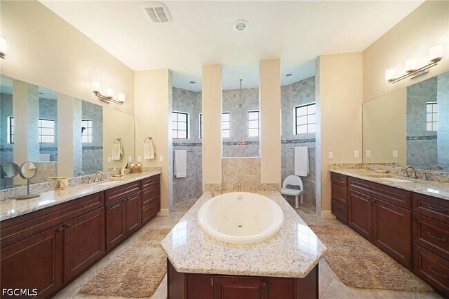 Building Photo - 1502 SW 38th St