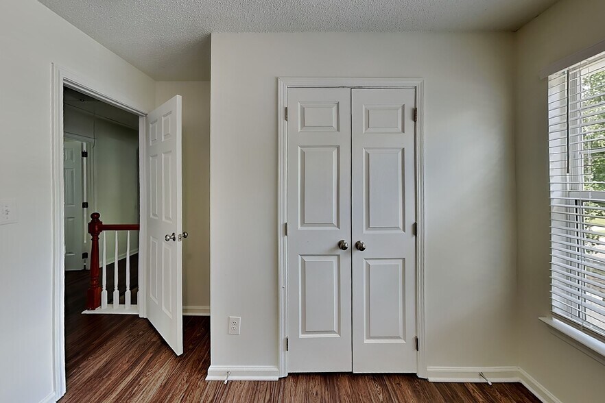 Building Photo - 1020 Ridgefield Cir