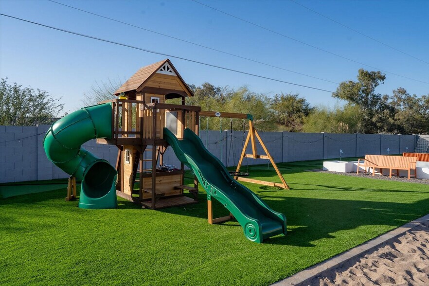 Building Photo - 15638 N 41st Pl