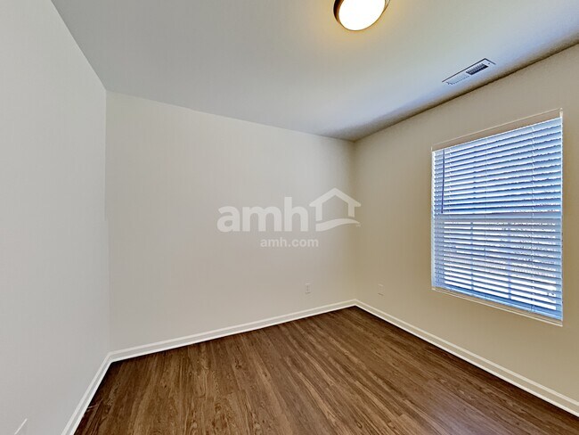 Building Photo - 3856 Wingdale Ct