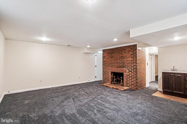 Building Photo - 6200 Verne St