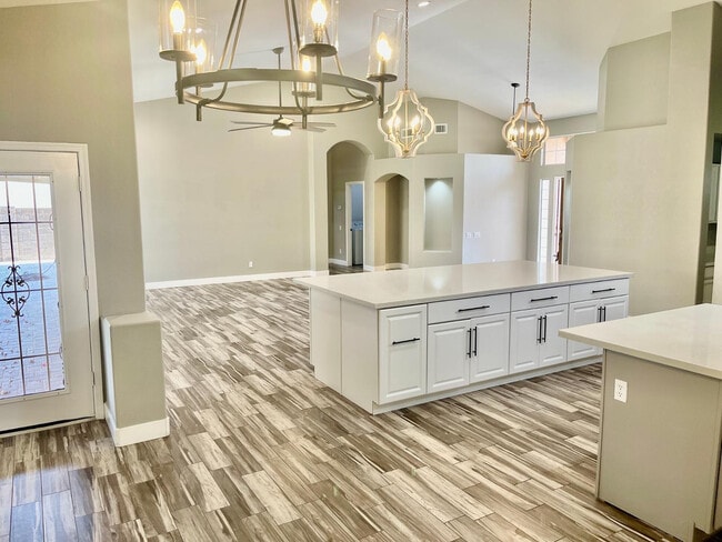 Building Photo - 1732 W Gary Dr