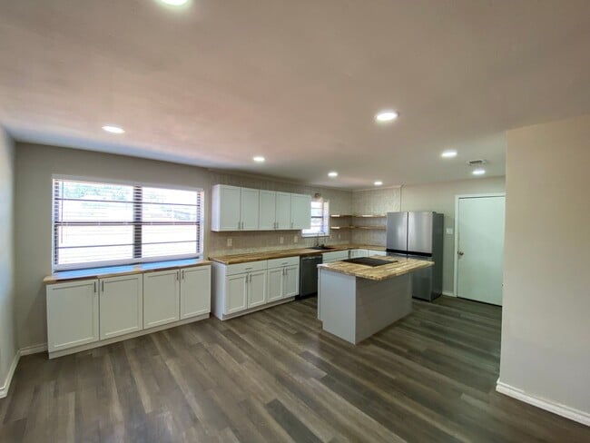 Building Photo - 5218 Green Valley Trail