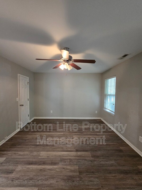 Building Photo - 3850 Fircrest Dr