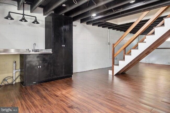 Building Photo - 1106 Linden Ave