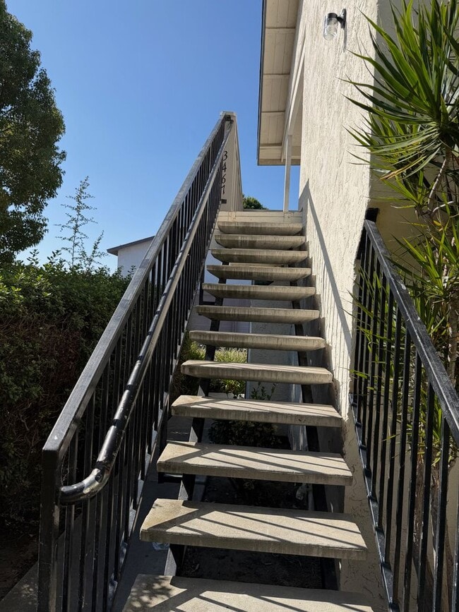 Primary Photo - Newly Remodeled 3 Bedroom, 2 Bath Condo wi...