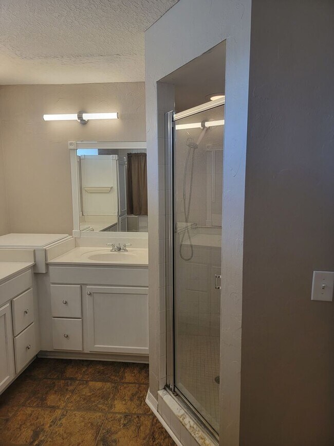 Building Photo - Beautiful 3/2/2 Pool Home in Beverly Hills!!!