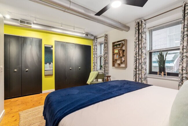 Building Photo - 221 Vine St