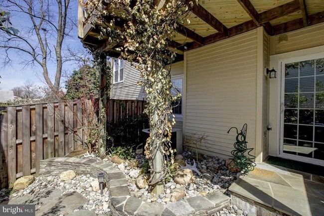 Building Photo - 35 Fendall Ave