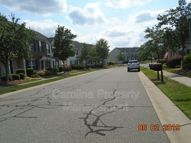 Building Photo - 4955 Sunburst Ln