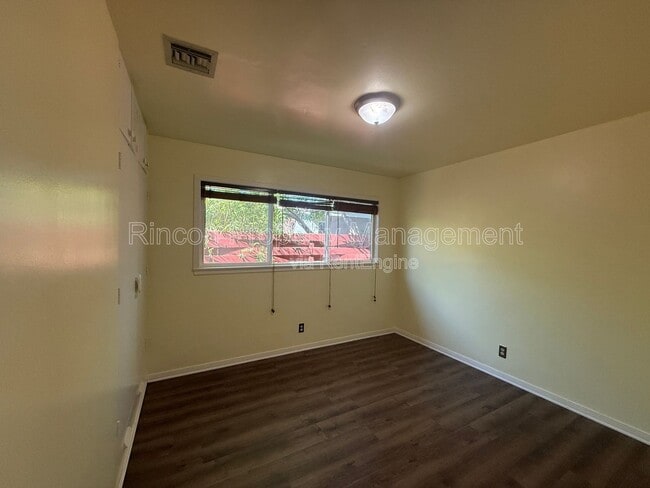 Building Photo - 3677 Willowick Dr