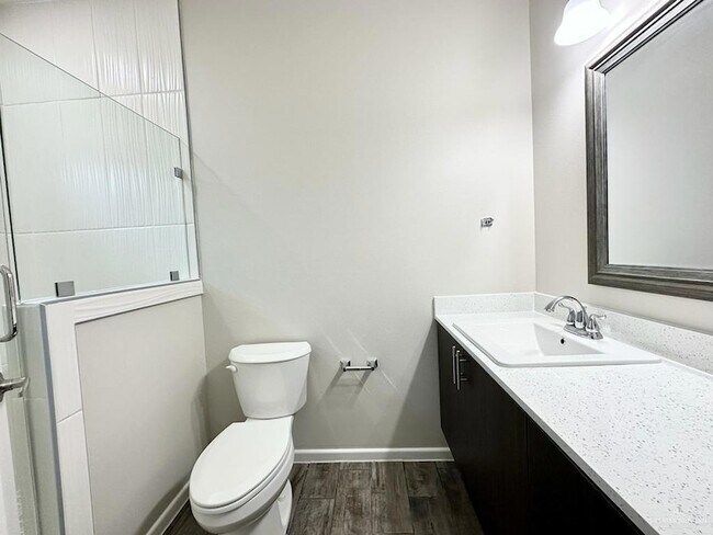 Building Photo - 1408 S Yankton St