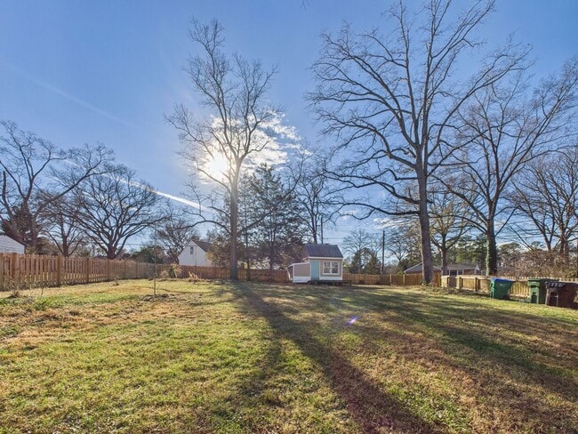 Building Photo - 6955 Navaho Rd