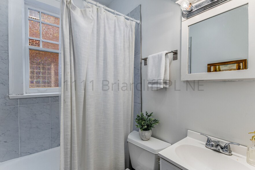 Building Photo - 1111 Briarcliff Pl NE