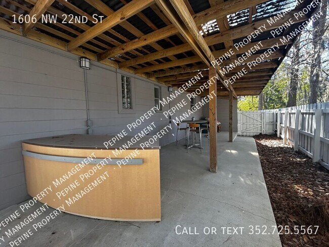 Building Photo - 1606 NW 22nd St