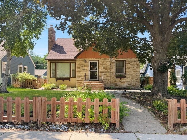 Building Photo - 287 N Washburn Ave